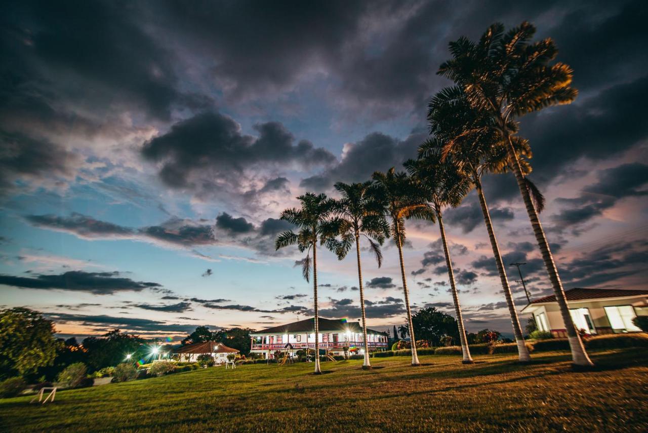 Hotel Arrayanes Del Quindio Montenegro Buitenkant foto